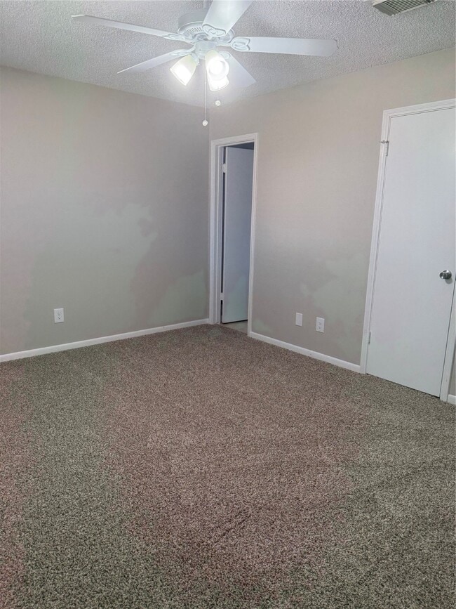 Building Photo - 6611 Rockfield Dr