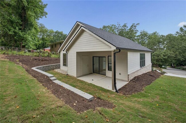 Building Photo - 2050 Morehouse Dr NW