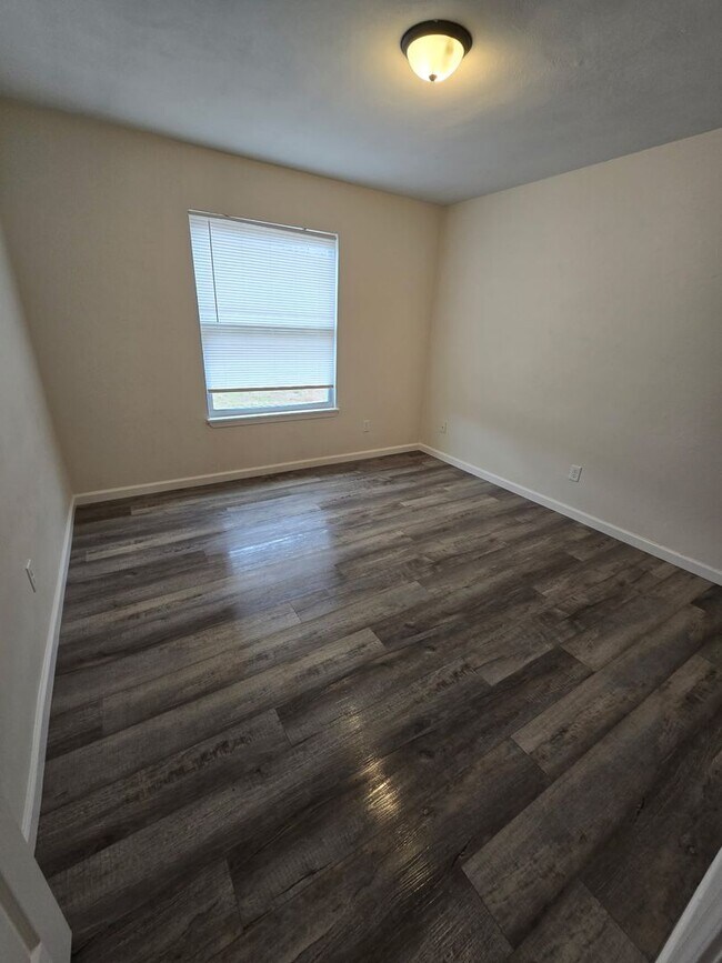 Building Photo - 5205 S Brooks Dr