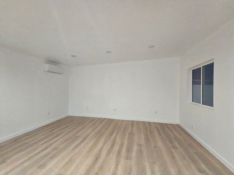 Building Photo - 3230 Cerritos Ave