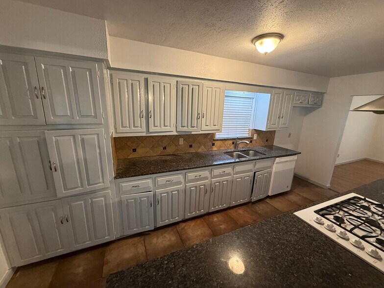 Building Photo - 254 Linda Ln