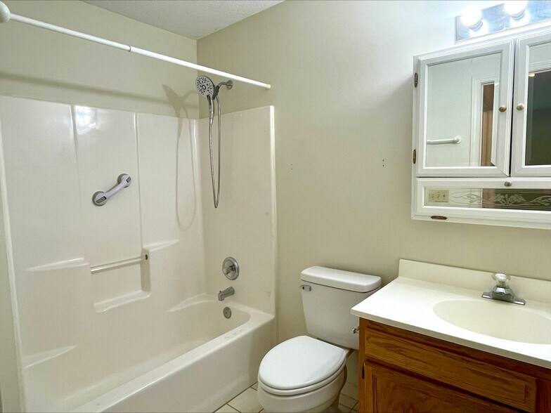 Building Photo - 494 Pheasant Run