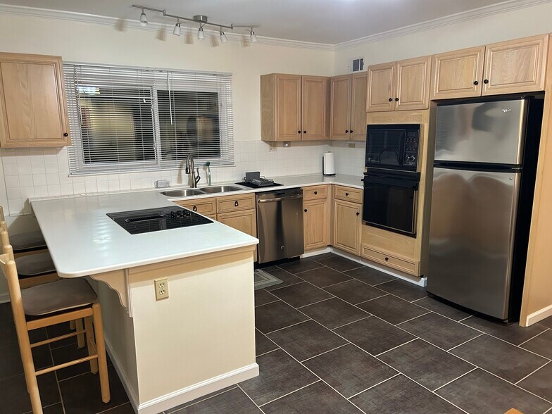 Kitchen - 5425 Cameron Forest Pky