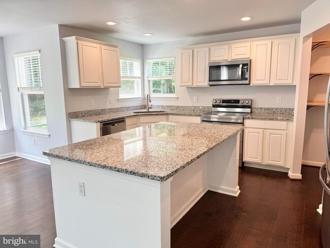 Building Photo - 206 Cranes Corner Rd