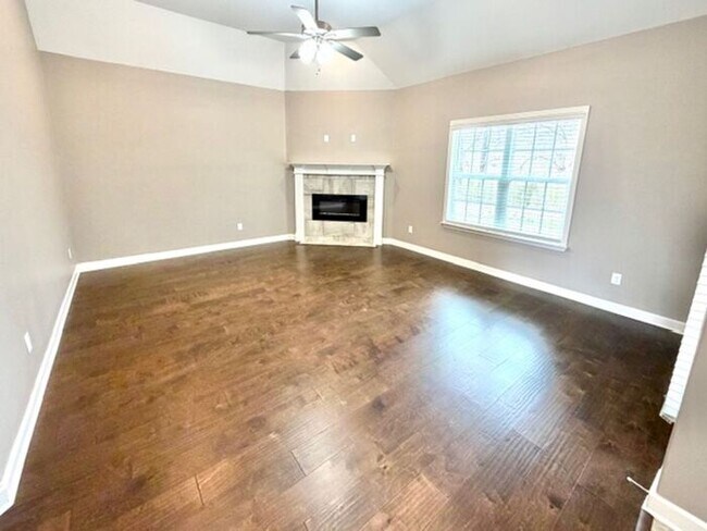 Building Photo - OPEN HOUSE! AVAILALBE NOW! Beautiful Home in Olive Branch.