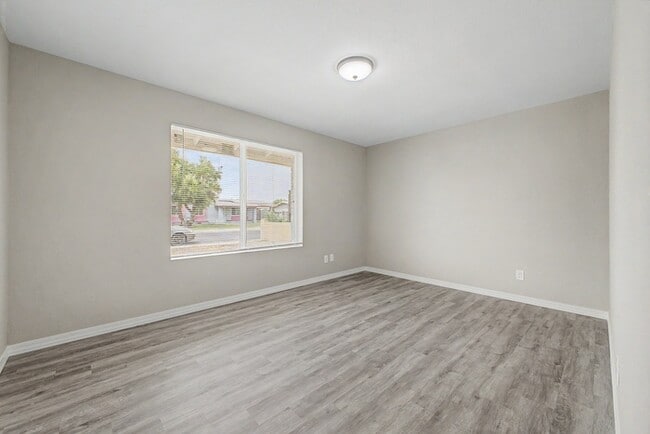 Building Photo - Single Family