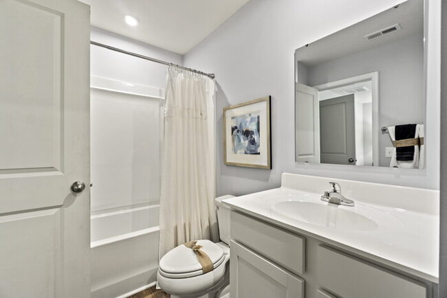 Building Photo - 3 bedroom 2.5 Bath Unfurnished Townhome fo...