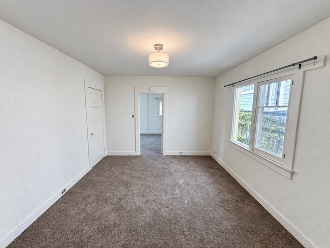 Building Photo - 1339 E Santa Clara St
