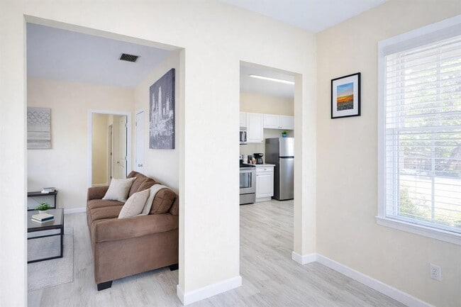 Building Photo - 501 S Magnolia Ave