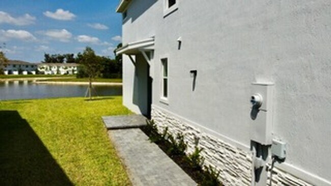 Building Photo - Brand new Townhome centrally located in La...