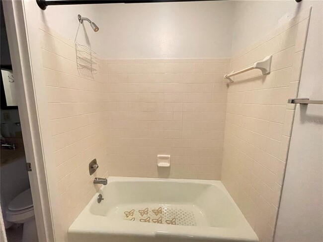 Building Photo - 510 Fairways Cir