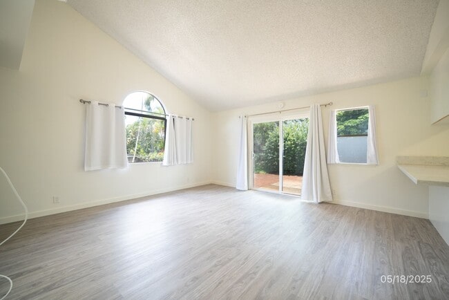 Building Photo - 3 BD/2 BA Home in Mililani with Garage (Av...