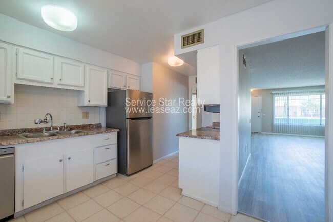 Building Photo - 17230 N Palo Verde Dr