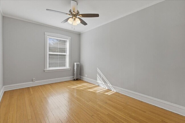 Building Photo - Large One Bedroom in Andersonville
