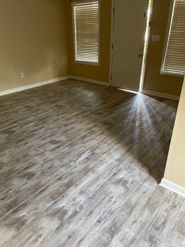 Building Photo - $1,595 Mo. - Pet Friendly, 3 Bedroom, 2 Bath Duplex will be available soon!