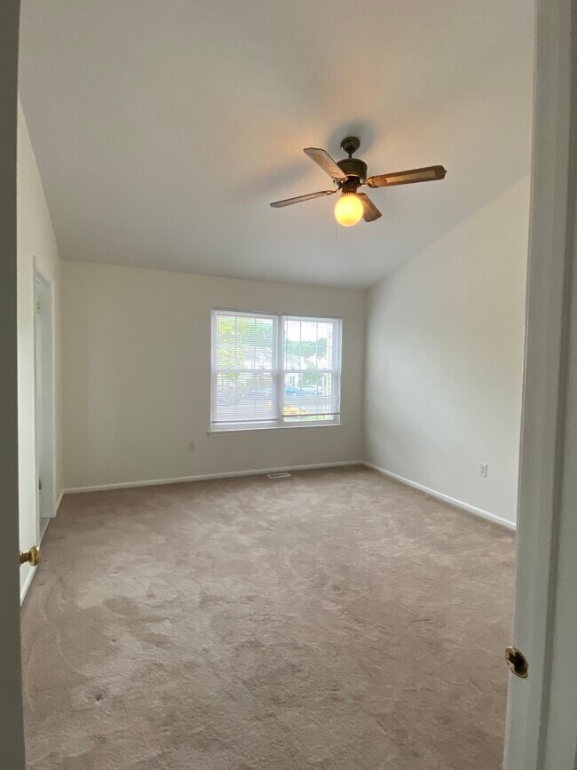 Building Photo - 6902 Colonial Ct