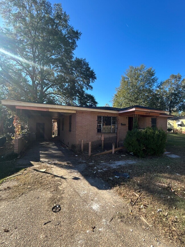 Building Photo - 1213 Gentry St
