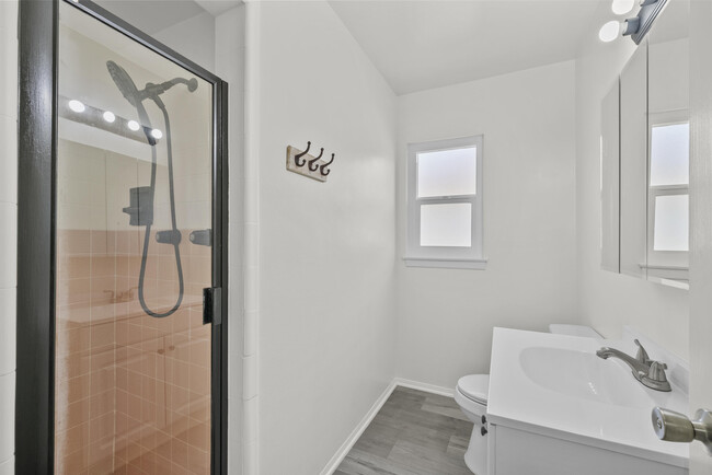 Building Photo - 809 W Ave J 10