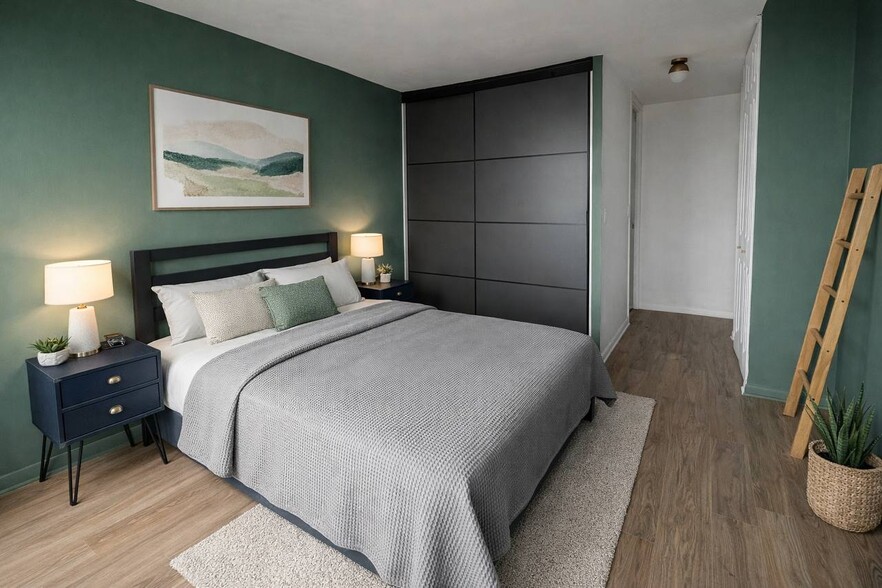 Building Photo - 1660 N La Salle Dr