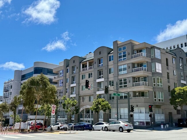 Building Photo - Beautiful 2 bedroom, 2 bath condo for rent...