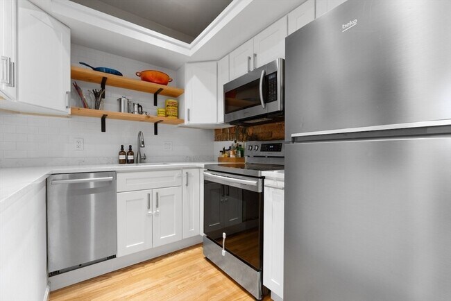 Building Photo - 84 W Concord St