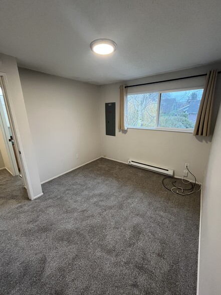 Building Photo - 4167 SE Cesar E Chavez Blvd