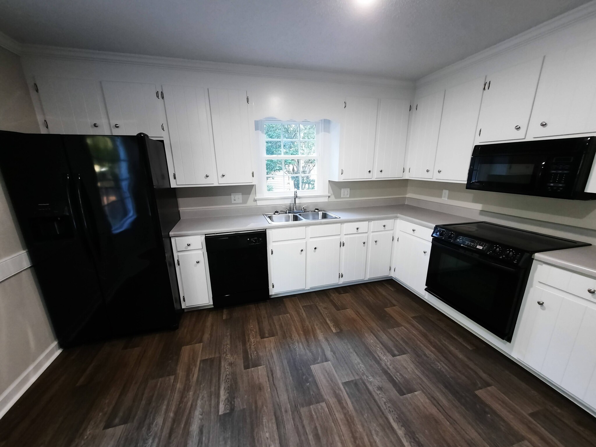 Large eat-in kitchen WITH appliances! - 1717 Old Barn Rd