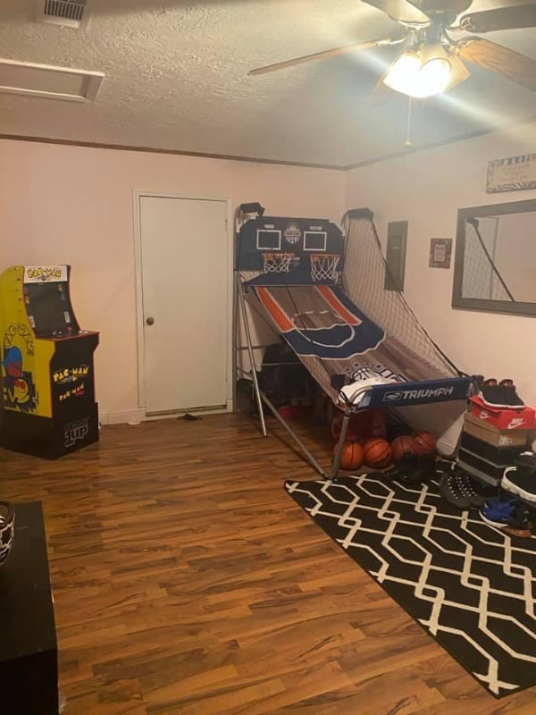 Building Photo - 480 S 16th St