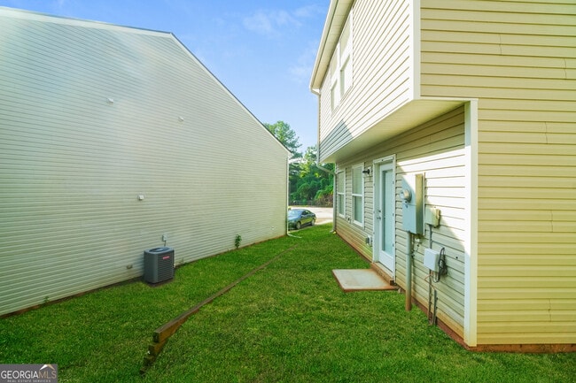 Building Photo - 304 Reedell Way