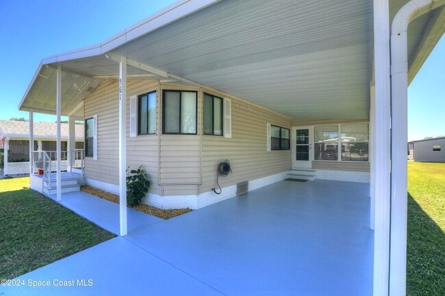 Building Photo - 561 Dolphin Cir