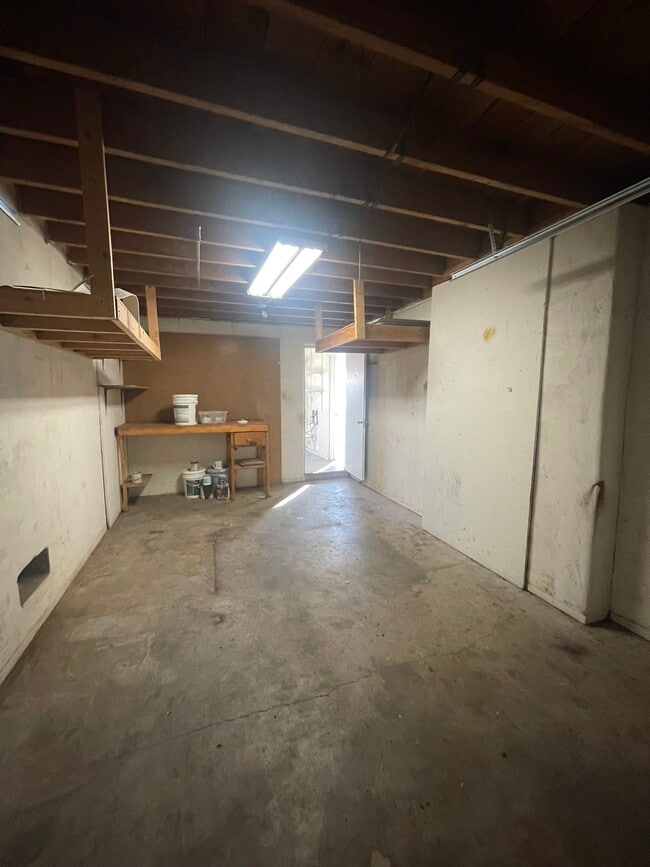 Building Photo - 3112 Colorado St NE