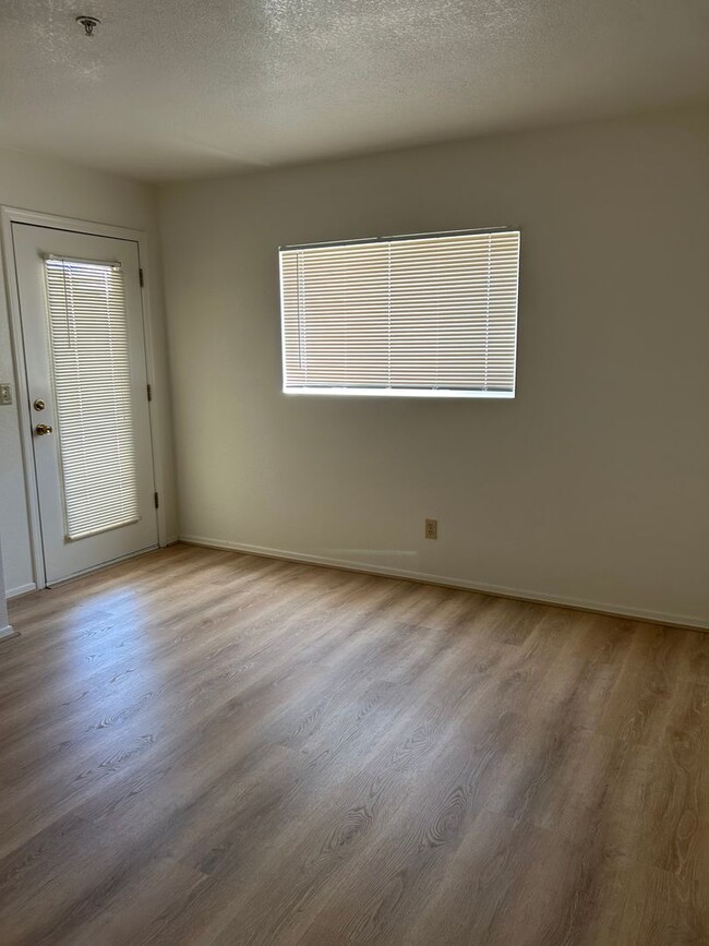 Building Photo - 2 Bedroom Condo located in Laughlin Bay