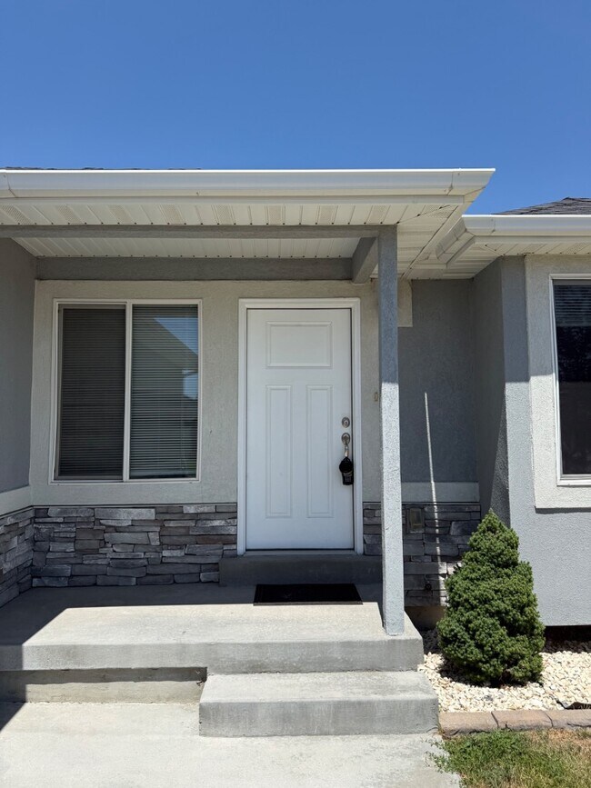Building Photo - 1375 E Rachel Way