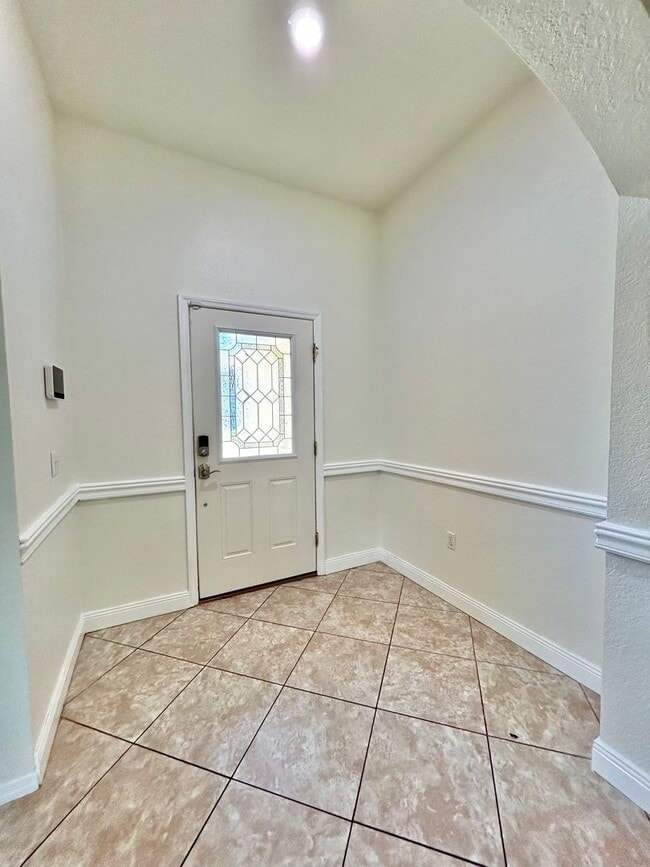 Building Photo - Designed for Living! 4beds, 2baths, attic ...