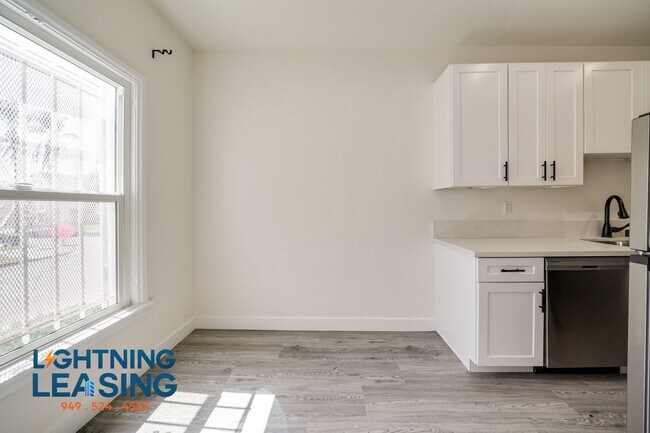 Building Photo - 403 N Ogden Dr
