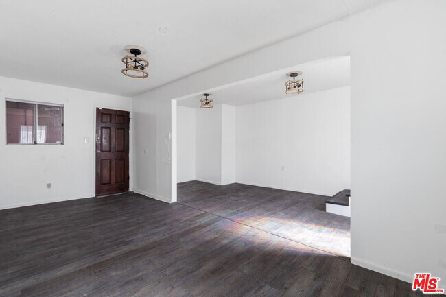 Building Photo - 932 1/2 California Ave