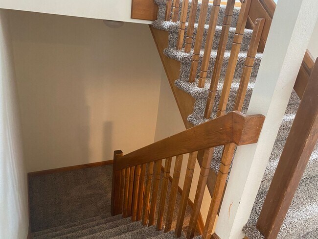 Building Photo - Desirable Westlake 4 Bedroom with Finished Basement, RV Parking & Mountain Views