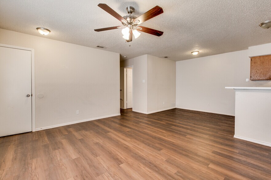 Building Photo - 5707 Spring Meadow Rd