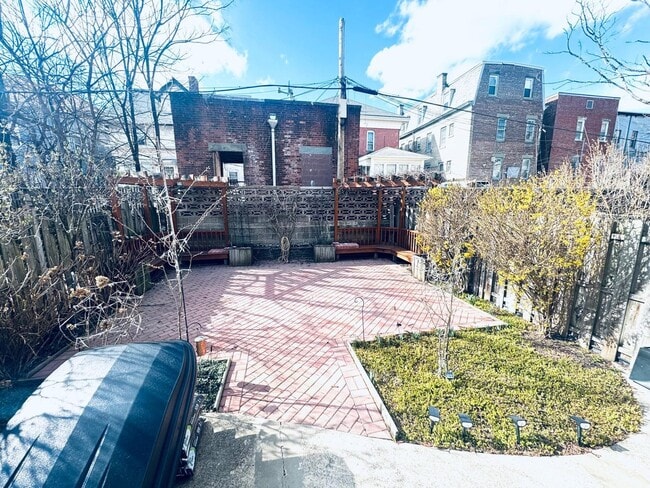 Building Photo - 63 Van Reypen St