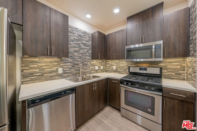 Building Photo - 124 W Colorado St