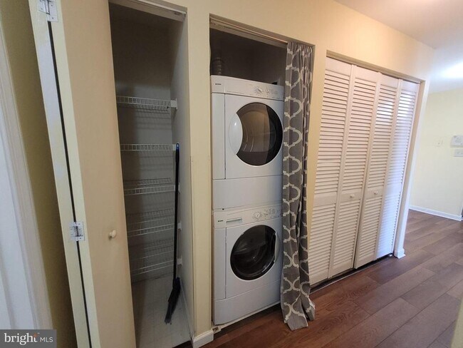 Building Photo - 33 Fern Oak Cir