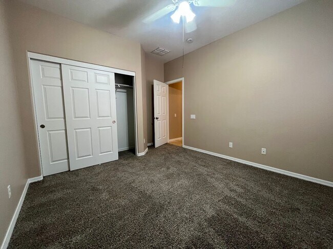 Building Photo - BEAUTIFUL 4 BEDROOM 2 BATHROOM HOME IN PEORIA