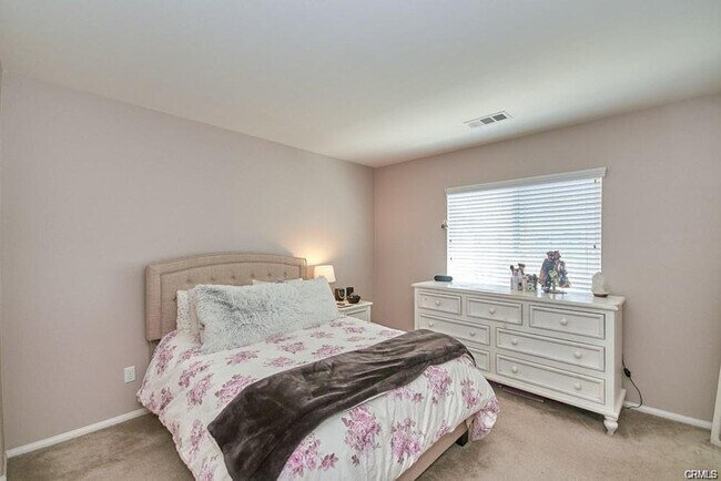 Building Photo - Spacious 4-Bed, 2.5-Bath Home in Fontana Unified School District with Private Backyard