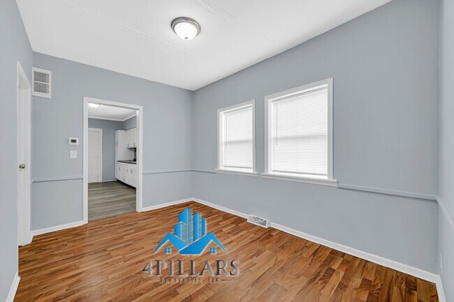Building Photo - 617 Kane St