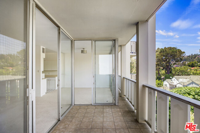 Building Photo - 4455 Los Feliz Blvd