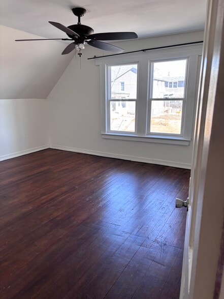 Building Photo - 437 Wright St