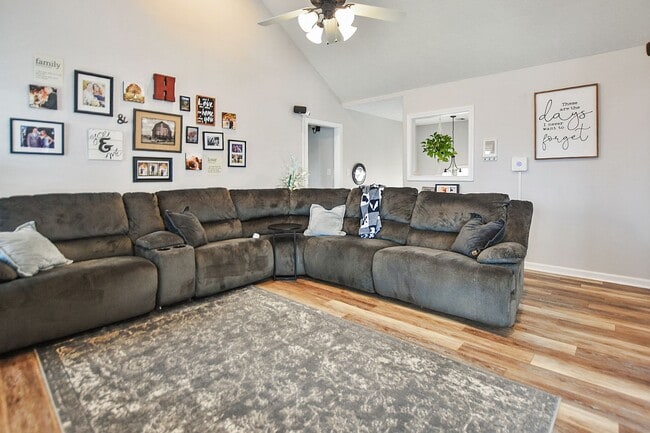 Building Photo - Dog Friendly Four Bedroom!