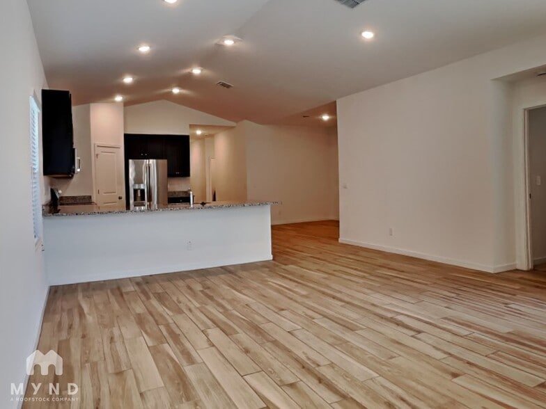 Building Photo - 7918 N 79th Ave