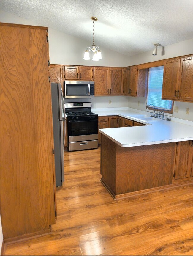 Building Photo - 1250 Silverwood Ct