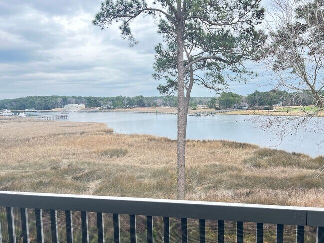Building Photo - Overlooking the Intracoastal Waterway! Three-Bedroom Condo at The Moorings at Eastport!